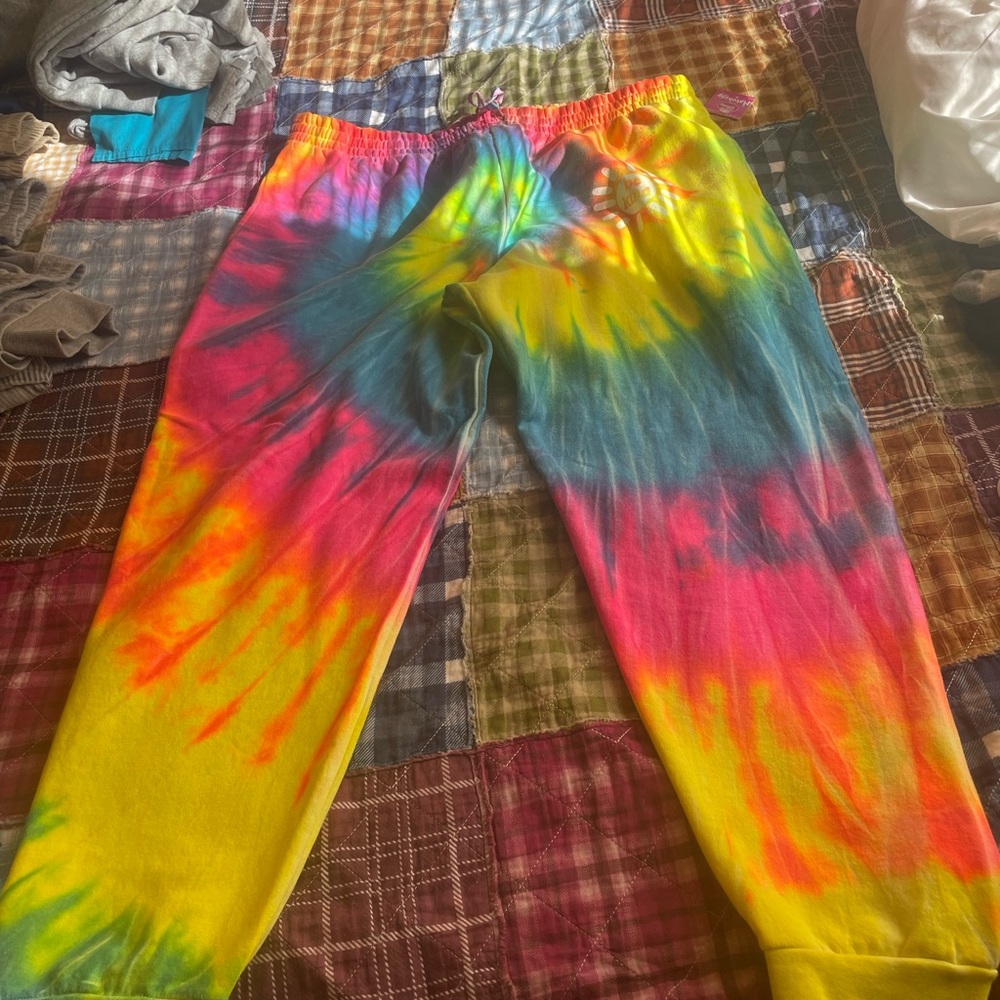 Be Kind color sweatpants,brand new never be wore.